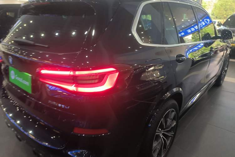 Used BMW X5 2022 Restyled xDrive 30Li Luxury Version M Sport Package Rear Right 45 Deg