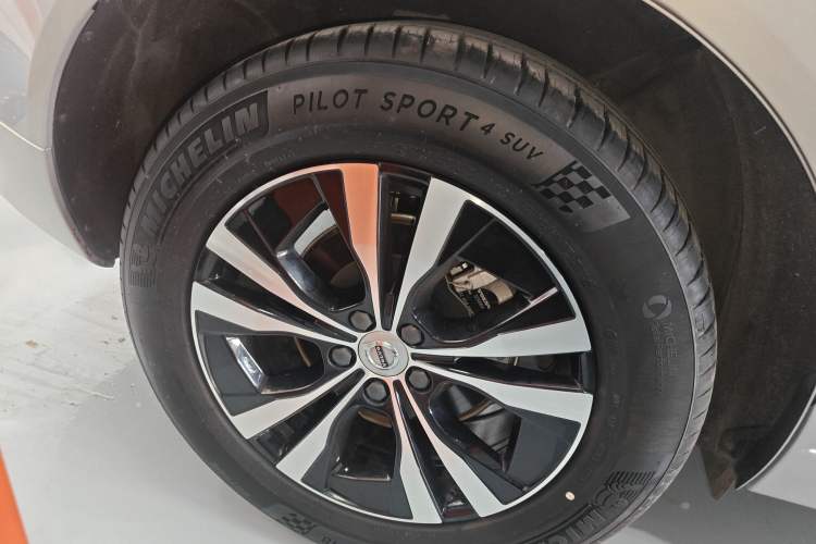 Used Volvo XC60 2023 B5 4x4 Smart Luxury Edition Right Rear Wheel Hub