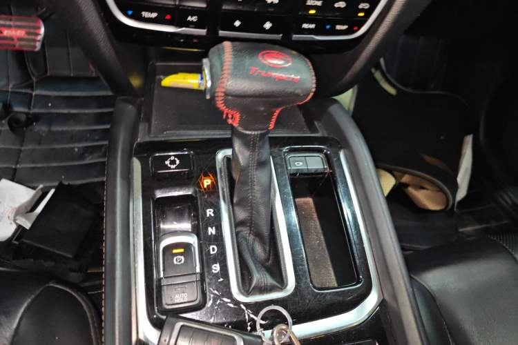 Used GAC Trumpchi GS8 2017 320T Two-Wheel Drive Luxury Smart Connectivity Version (7 Seats)
