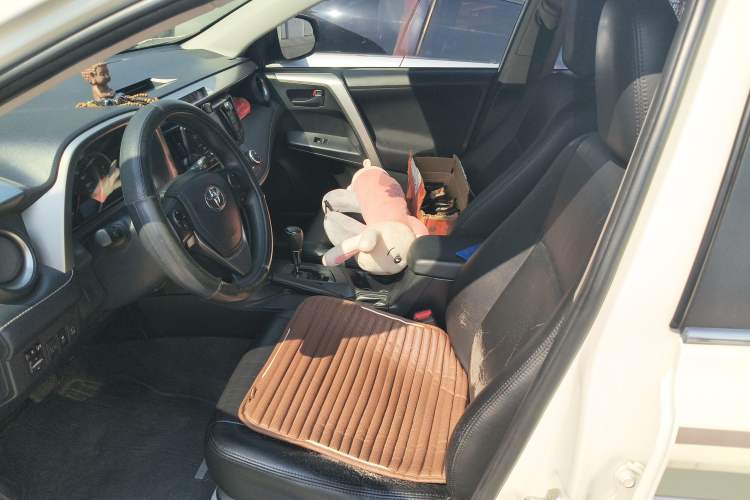 Used Toyota RAV4 2016 2.0L CVT Two-Wheel Drive Fashion Edition China V Standard