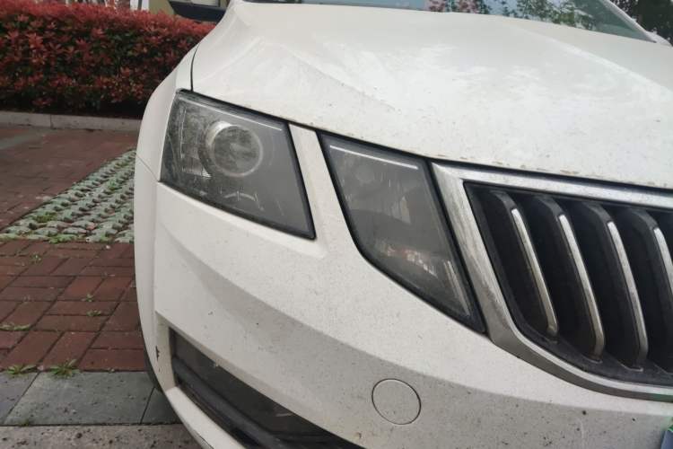 Used Skoda Octavia 2021 1.5L Automatic Comfort Edition Right Front Headlight