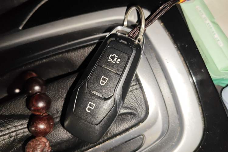 Used Ford Edge 2016 EcoBoost 245 Four-Wheel Drive Titanium Edition 7-Seater
