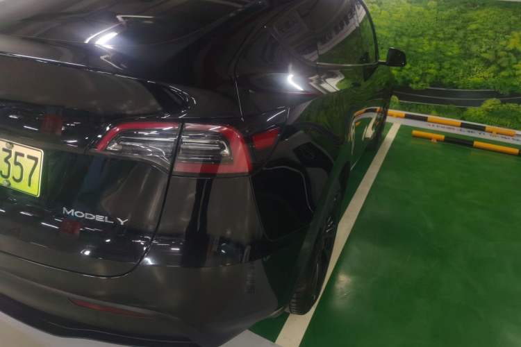 Used Tesla Model Y 2023 Long-Range All-Wheel-Drive Version