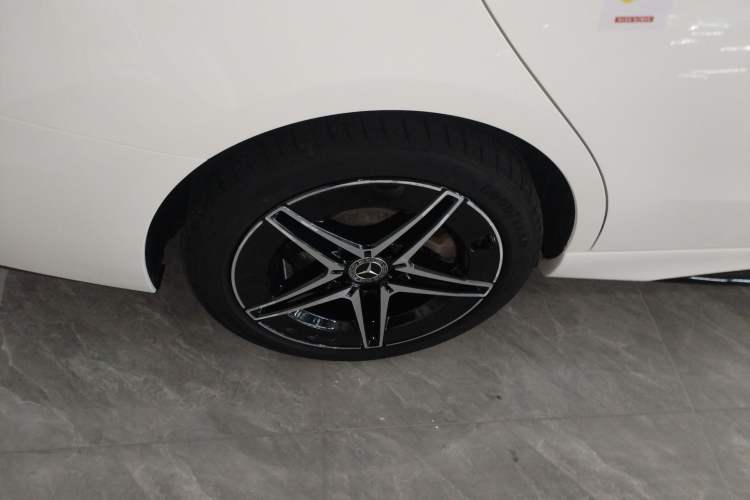 Used Mercedes-Benz C-Class 2023 Restyled C 260 L Night Edition Sports Version Right Rear Wheel Hub