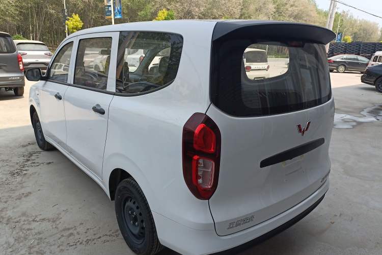Used Wuling Hongguang New Energy 2024 All-Electric Model 300KM Standard Version Exterior 2