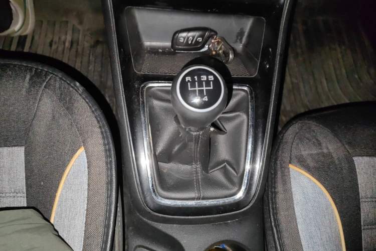 Used Roewe i5 2019 1.5L Manual 4G Connectable Langhao Edition Gear Lever