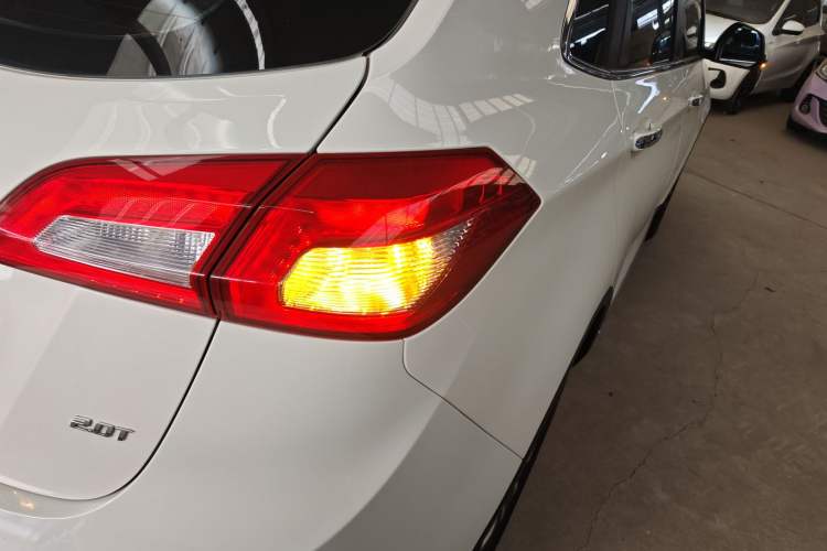 Used BAIC Senova X65 2015 2.0T automatic luxury version
