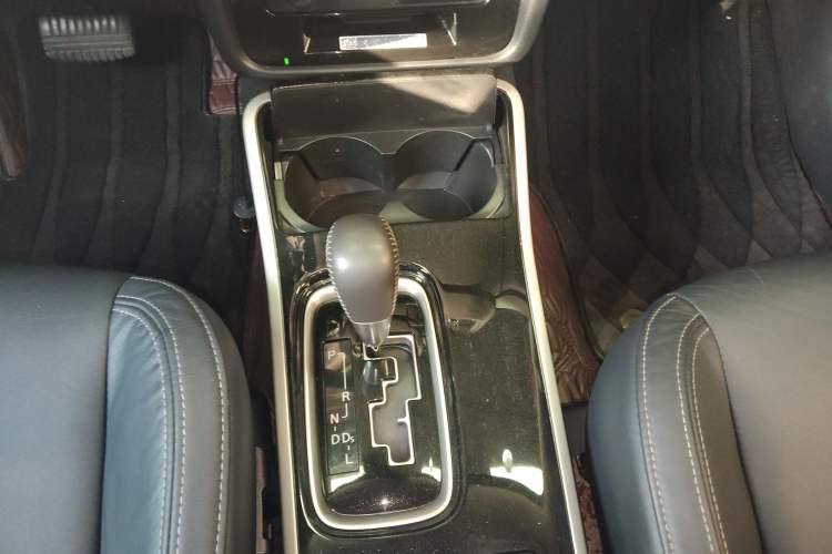 Used Mitsubishi Outlander 2019 2.0L Two-Wheel Drive Comfort Edition 7-Seater China VI Standard