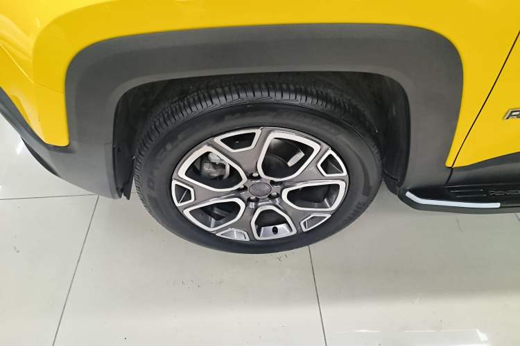 Used Jeep Renegade 2018 Connected Large Screen Version 180T Automatic Smart Version Left Front Wheel Hub