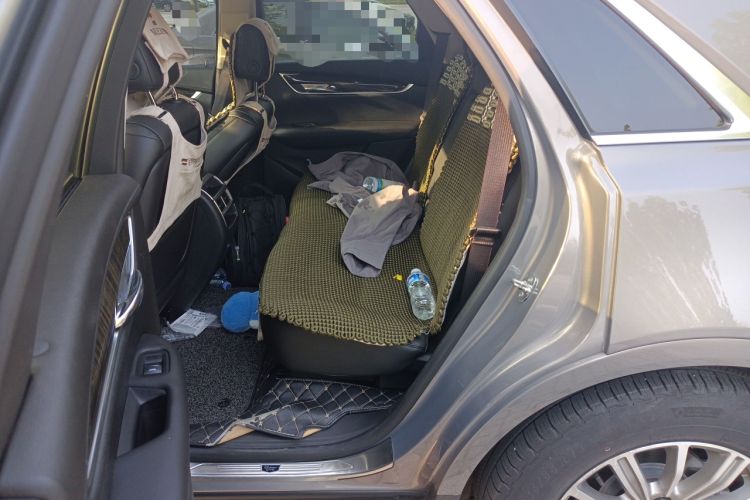 Used Cadillac XT5 2018 28T Four-Wheel Drive Luxury Model Left Rear Seat