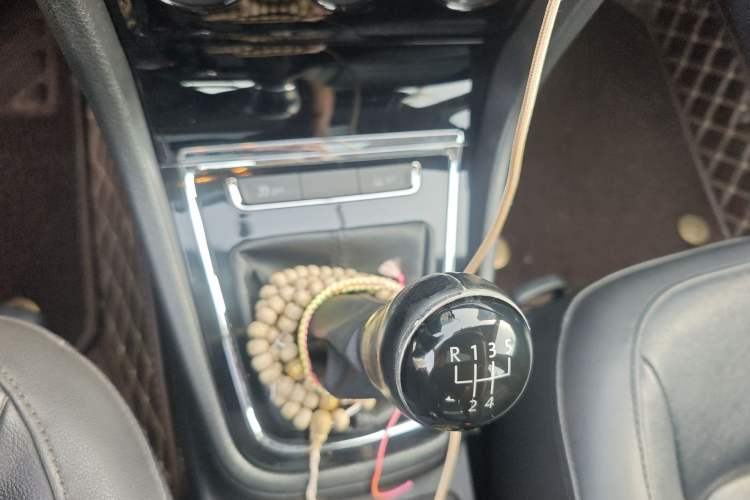 Used Volkswagen Bora 2014 1.6L Manual Comfort Model Gear Lever