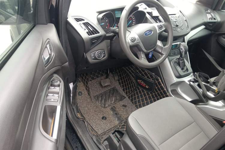 Used Ford Kuga 2015 1.5L GTDi Two-Wheel-Drive Comfort Model Driver Seat