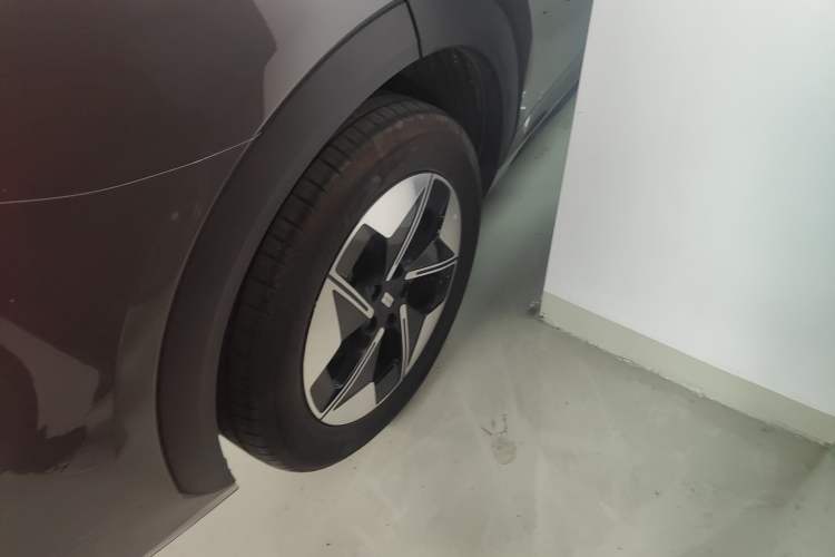 Used Geely Galaxy E5 2024 530km Starship Edition Right Rear Wheel Hub