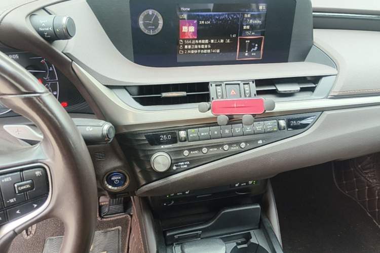 Used Lexus ES 2020 300h Deluxe Edition
