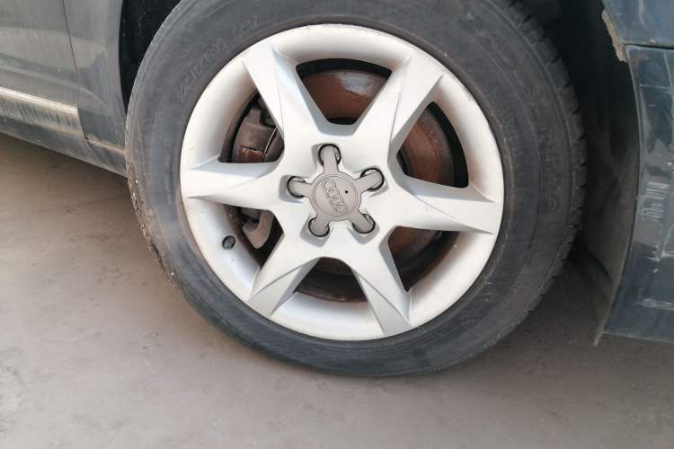 Used Audi A6L 2011 2.0 TFSI Automatic Standard Edition Right Front Wheel Hub