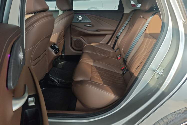 Used Chery Arrizo 8 2023 High-Performance Edition 2.0T DCT Powerfully Equipped Left Rear Seat