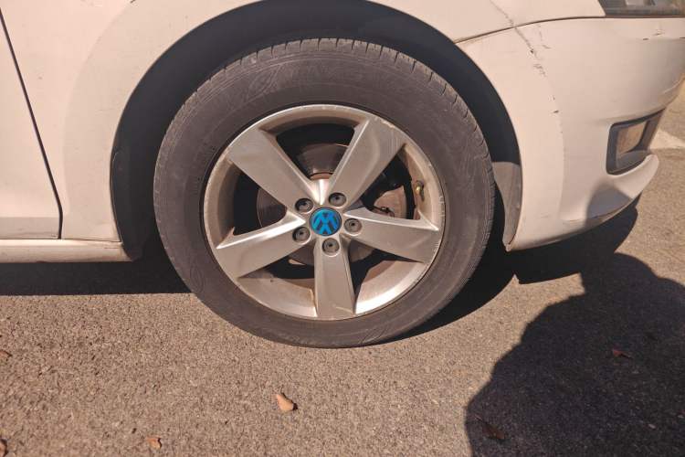 Used Volkswagen Santana 2013 1.6L Manual Comfort Edition Right Front Wheel Hub