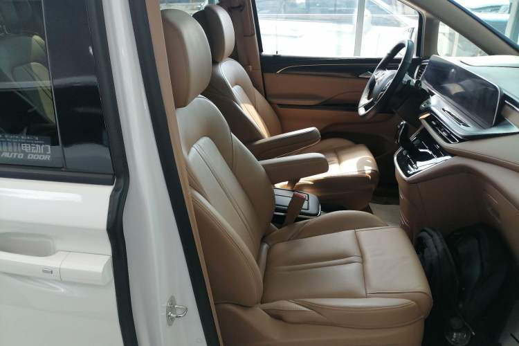 Used Buick GL8 2021 ES Land Cruiser 653T Luxury Edition
