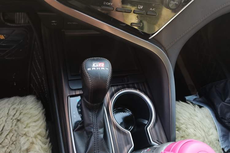 Used Toyota Camry 2018 2.0G Luxury Edition Gear Lever