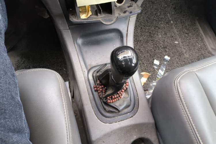 Used Dongfeng Shuaike 2013 Revised Version 1.5L Manual Comfort Trim 7 Seats China IV Standard
