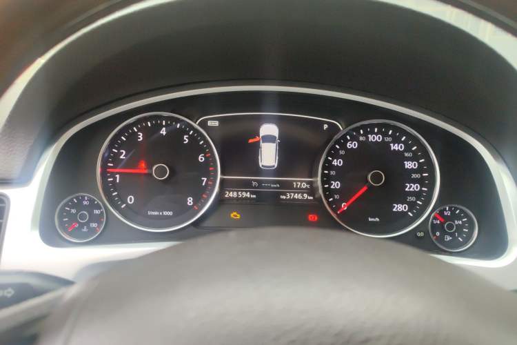 Used Volkswagen Touareg 2011 3.0 TSI Comfort Version Instrument Cluster
