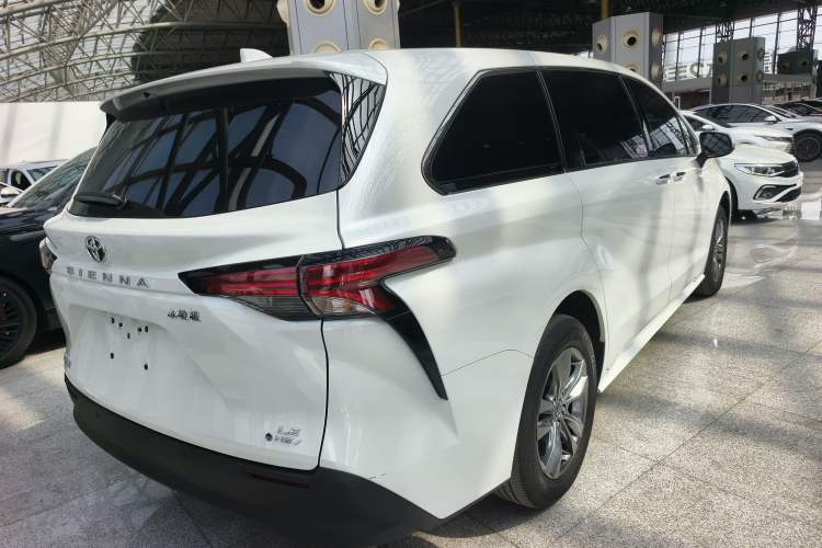 Used Toyota SIENNA 2026 Model 2.5L Dual-Engine Two-Wheel-Drive Comfort Edition
