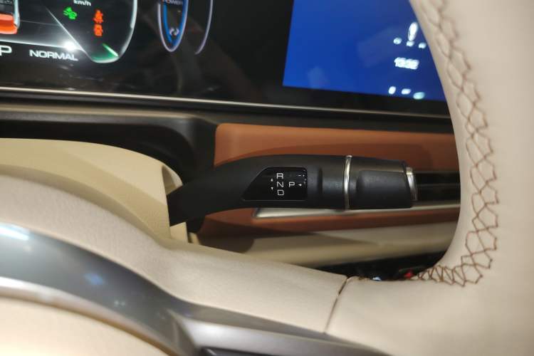 Used ORA Good Cat 2023 401 km Standard Range Premium Version Lithium Iron Phosphate
