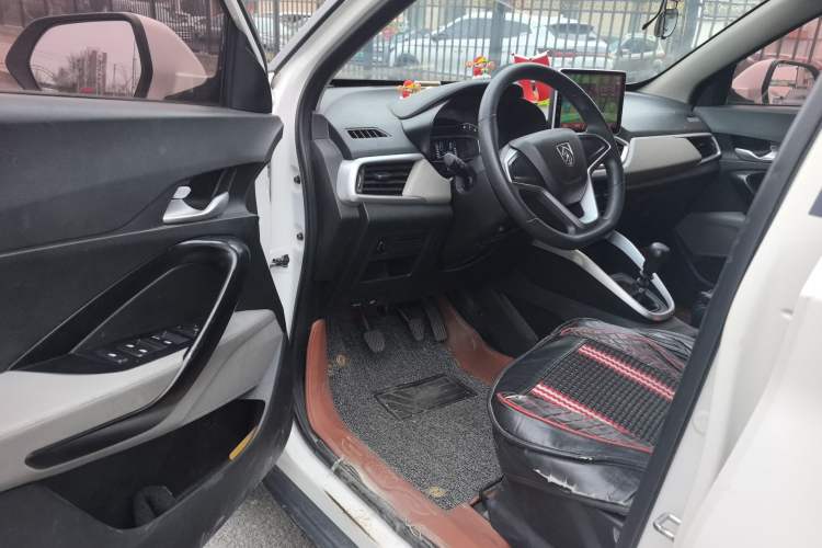 Used Baojun 510 2017 1.5L manual Comfort trim
