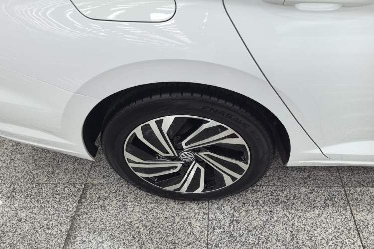 Used Volkswagen Sagitar 2022 280TSI DSG Flyover Edition Right Rear Wheel Hub