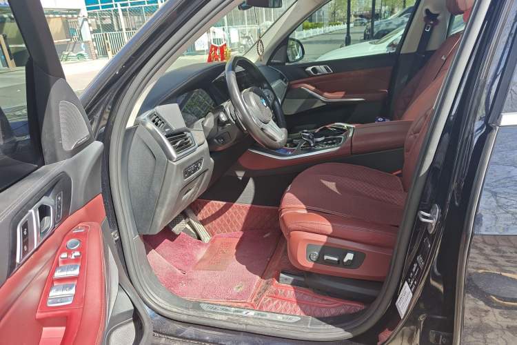 Used BMW X5 2022 Restyled xDrive 30Li Luxury Version M Sport Package Driver Seat