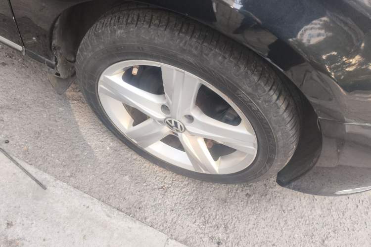 Used Volkswagen Magotan 2015 1.8TSI Luxury Model Right Front Wheel Hub