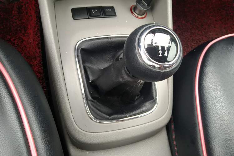 Used Volkswagen Bora 2012 1.6L Manual Fashion Edition Gear Lever