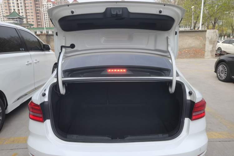 Used Volkswagen Lavida 2019 1.5L Automatic Comfort Edition China VI Standard Trunk