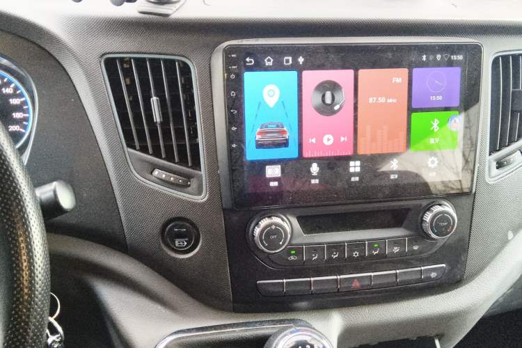 Used Foton Toano 2023 Joy Elephant Multi-Function 2.0T Manual Long-Wheelbase Mid-Roof Model with Single Rear Tire Available in 5/6/7/9-Seater Configurations Audio And AC Panel