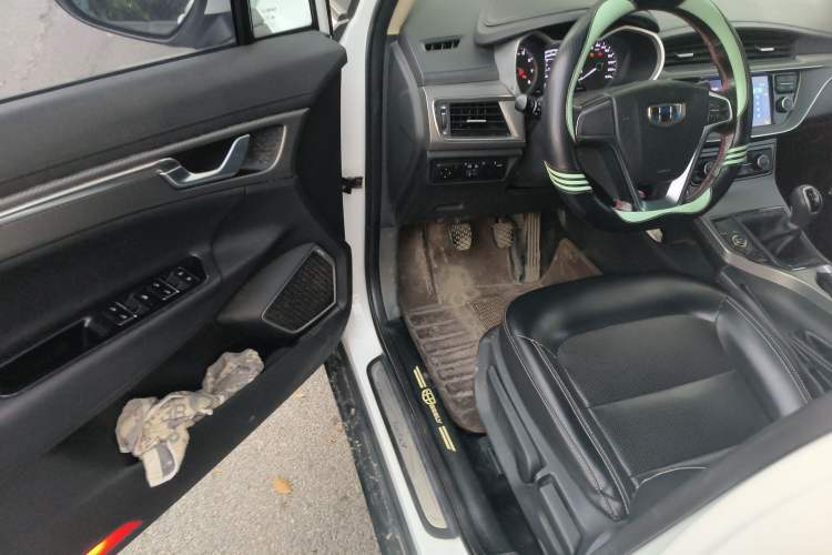 Used Geely Auto Emgrand GS 2016 Elegant Edition 1.3T Manual LingShang Model Interior 3