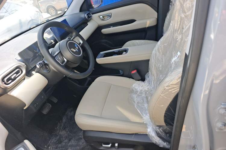 Used Wuling Bingo PLUS 2024 510 km Range 5-Seater Version Left Front Seat