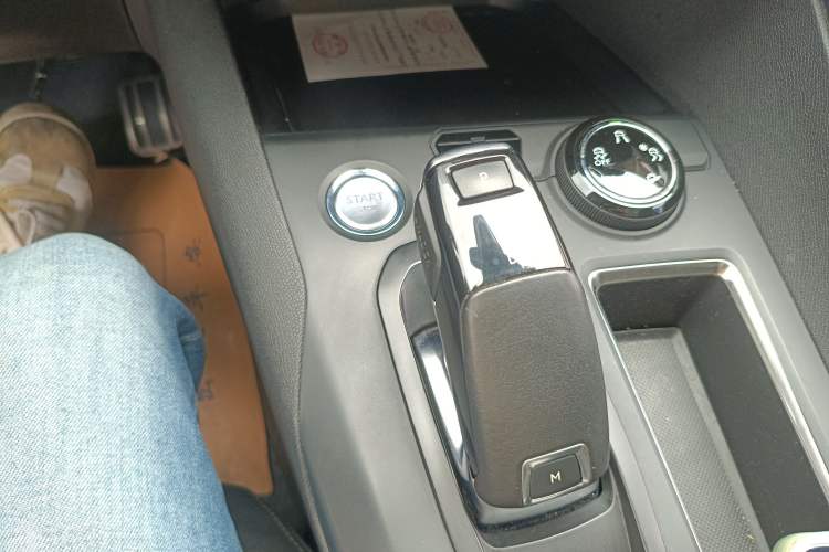 Used Peugeot 5008 2017 380THP 7-Seater Luxury Edition