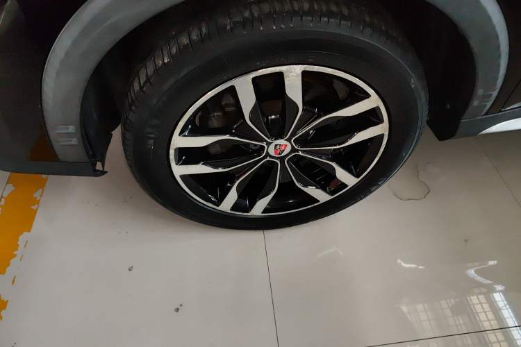 Used Roewe RX5 2018 20T Two-Wheel Drive Automatic Internet Smart Luxury Edition Left Front Wheel Hub