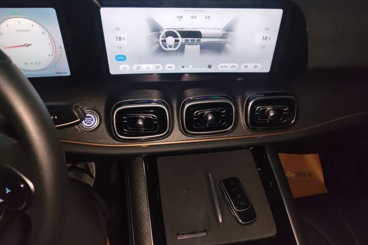 Used Chery Tiggo 9 2023 2.0T Dual-Clutch Two-Wheel Drive Luxury Edition 5 Seats Audio And AC Panel