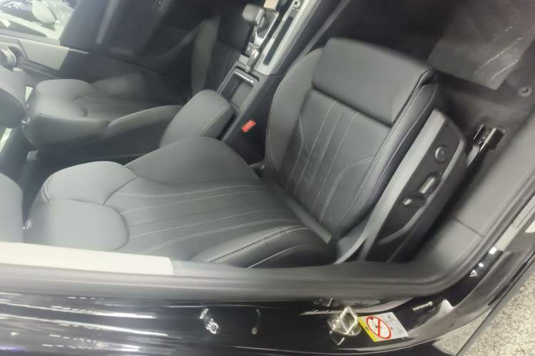 Used Audi Q5L 2022 40T Fashionable and Dynamic Model Right Front Seat