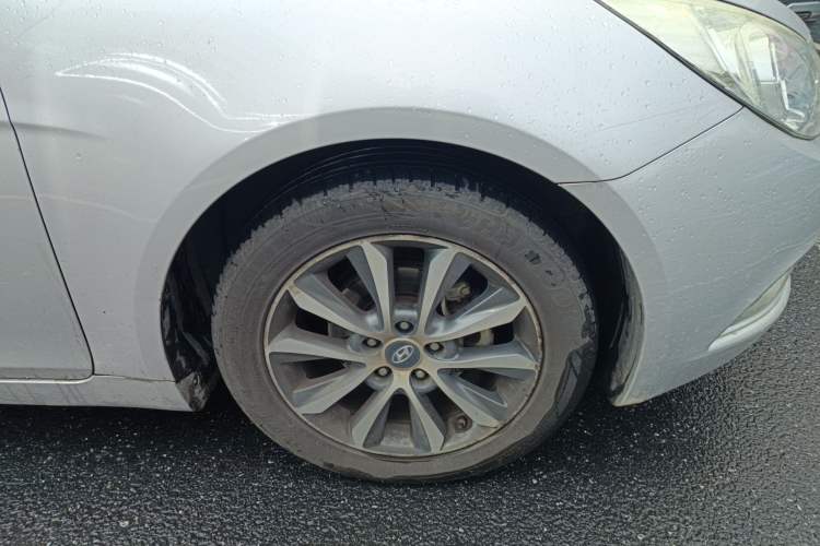 Used Hyundai Sonata 2013 2.0L Automatic Luxury Edition Right Front Wheel Hub