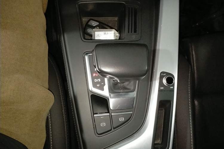 Used Audi A4L 2022 40 TFSI Luxury Dynamic Model