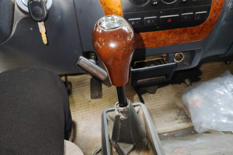 Used Golden Dragon Hiace 2010 2.0T Standard-Wheelbase Advanced Edition D20A Gear Lever