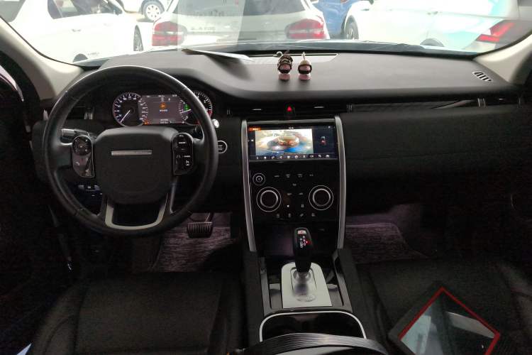 Used Land Rover Discovery Sport 2020 200 PS Family Edition Center Console