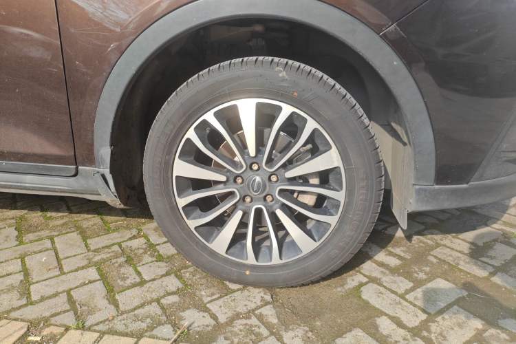 Used GAC Trumpchi GS5 Super 2015 1.8T Automatic Two-Wheel Drive Luxury Edition Right Front Wheel Hub