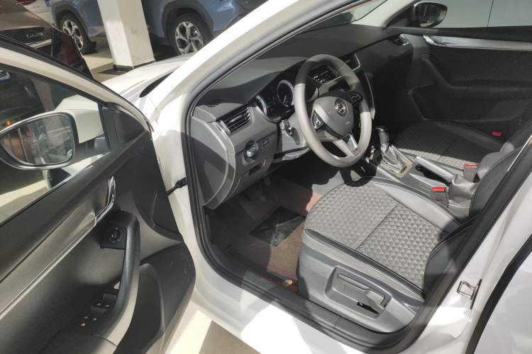 Used Skoda Octavia 2020 1.5L Automatic SmartDrive Luxury Edition Driver Seat