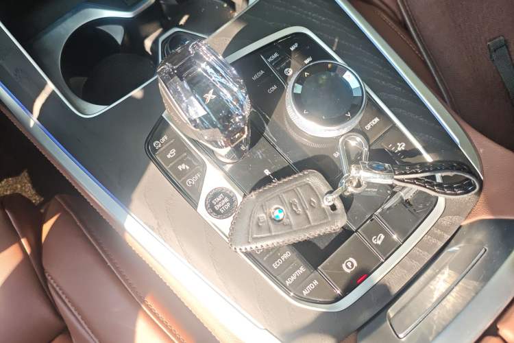 Used BMW X7 2022 xDrive40i Luxury Package with Leading Features
