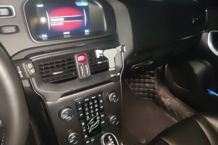 Used Volvo V40 2015 1.6T Zhiya Edition Audio And AC Panel