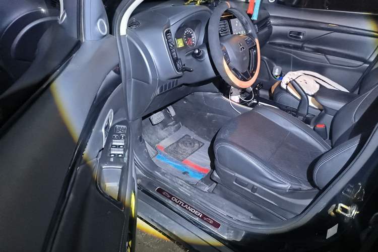 Used Mitsubishi Outlander 2017 2.0L Two-Wheel Drive Glory Edition 5 Seats Driver Seat