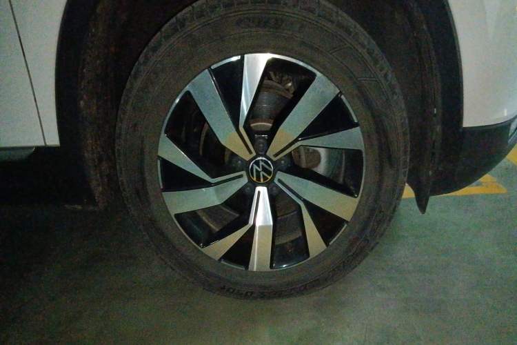 Used Volkswagen Tayron 2022 280TSI Two-Wheel Drive Luxury Smart Connectivity Version Right Front Wheel Hub
